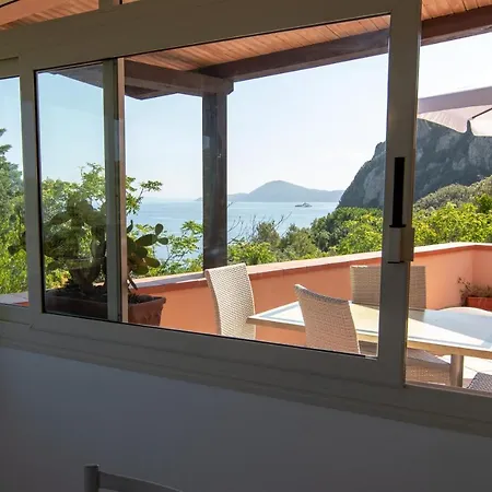 Seccione Aparthotel 3*